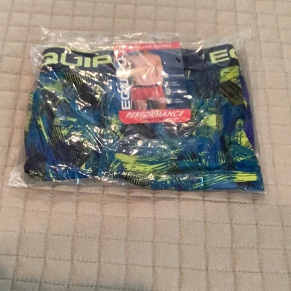 Equipe Blue and Green Performance Shorts Size M - Picture 2 of 5